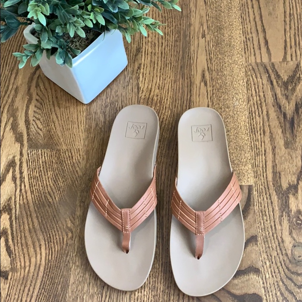 NWOT Reef Brown Multi Strap Flip Flips